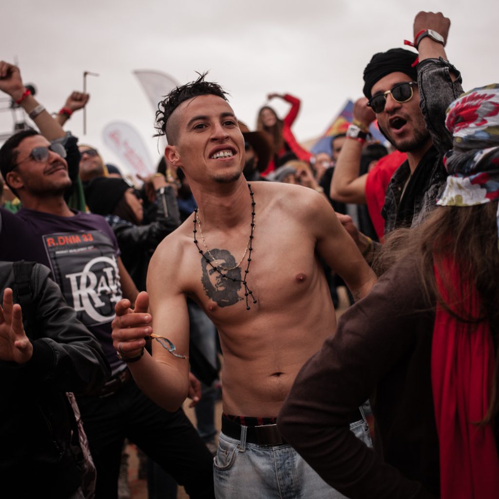 . Dunes electroniques, Dunes electroniques électroniques, TUNISIE, clubing, duens électroniques, déguisement, désert, festival, festivaliers, foule, guerre des étoiles, jeune, jeunes hommes, jeunesse tunisienne, nefta, star wars, tourisme.